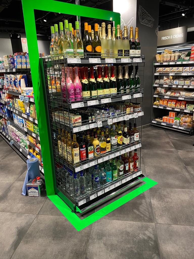 Altersbeschränktes Regal