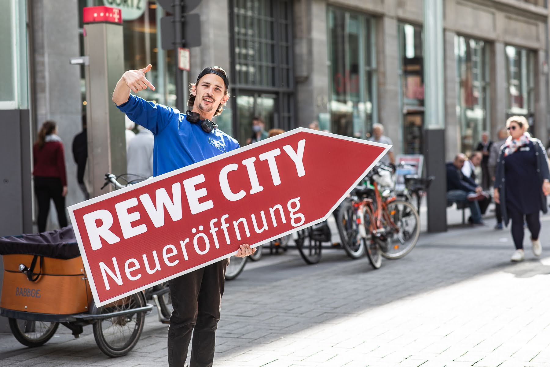 Promoter bei der REWE City Neueröffnung